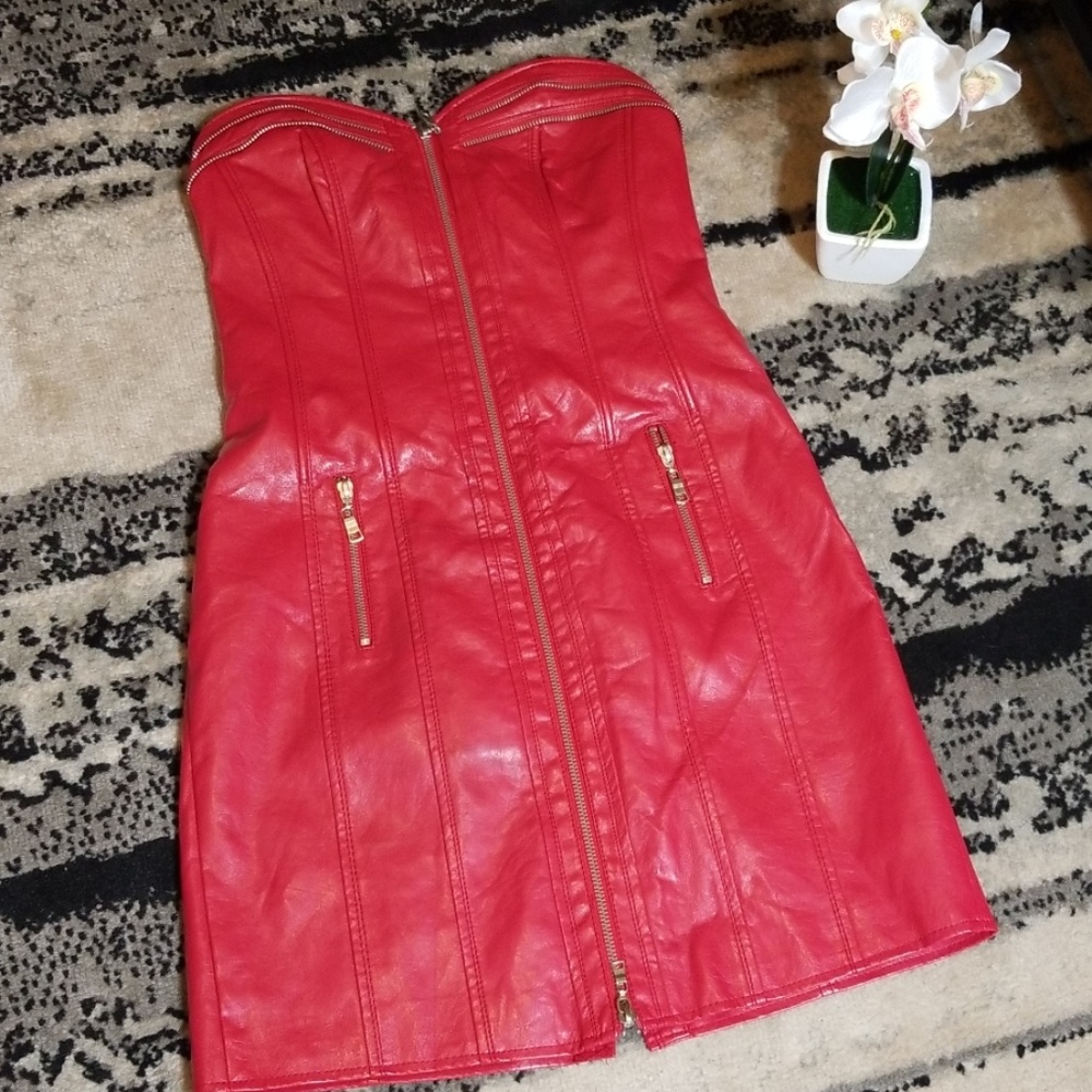 3/$20 CARMIN LOS ANGELES| Dress Size M Red